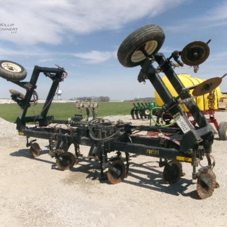 2002 DALTON AG PRODUCTS D3035