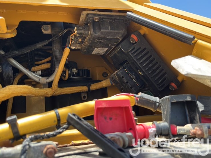 2018-caterpillar-d6n-lgp-image-33