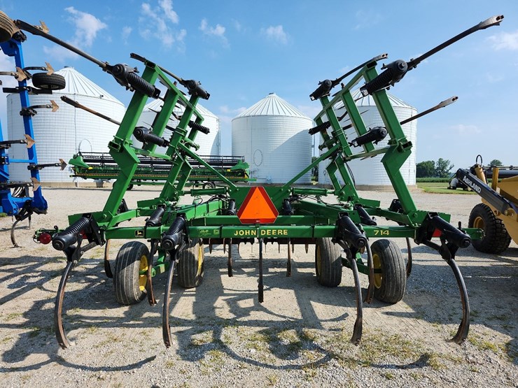 john-deere-714-image-8