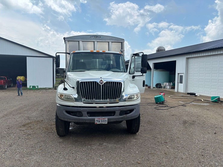 2011-international-durastar-4400-image-5
