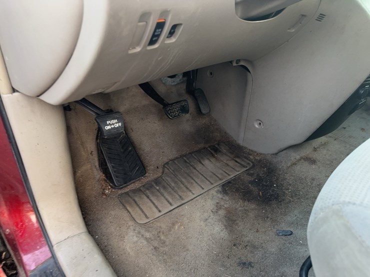 2004-toyota-sienna-image-33