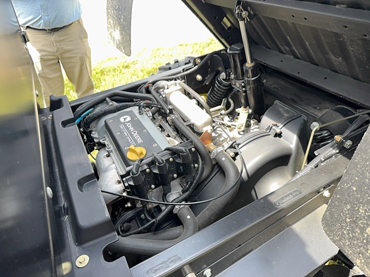2012-john-deere-gator-image-31