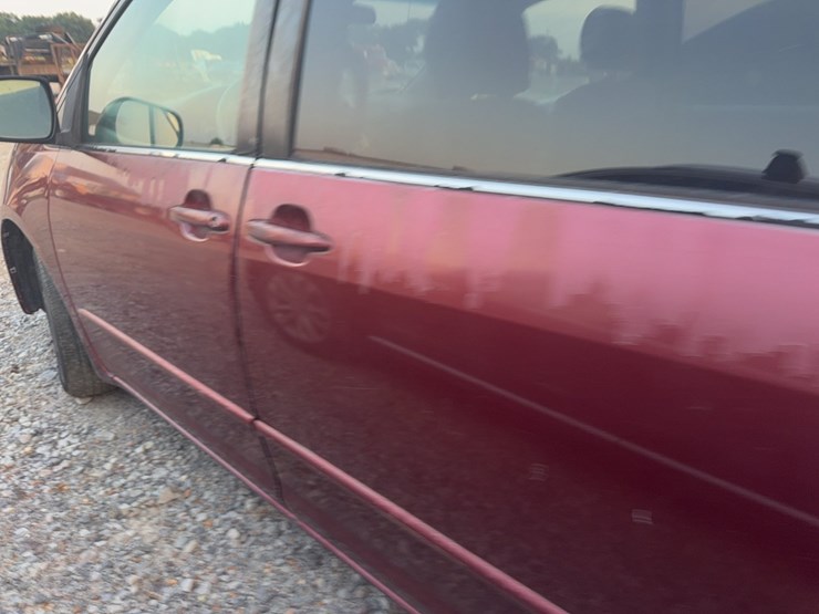 2004-toyota-sienna-image-15