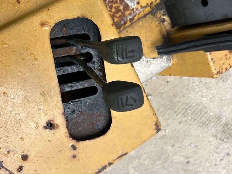 1992-caterpillar-vc110f-11,000lb-diesel-forklift-image-22