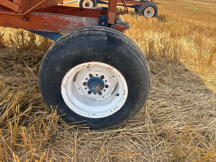 250-bushel-gravity-bed-wagon-image-9