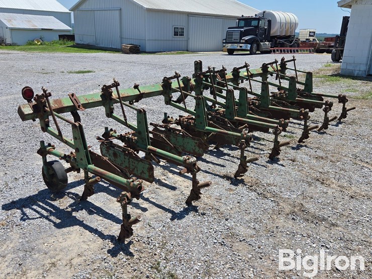john-deere-6r30"-cultivator-image-7