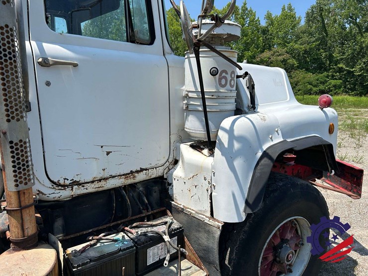 1988-mack-dm690s-image-54