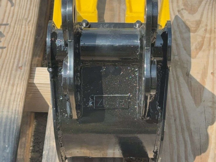 7”-w-mini-excavator-bucket-model-zl-12-image-2