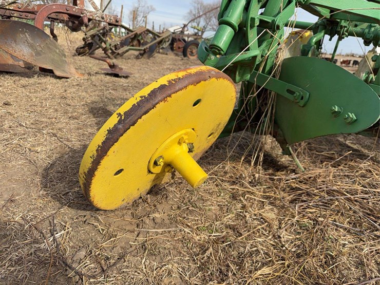 john-deere-pull-type-three-bottom-plow-image-15