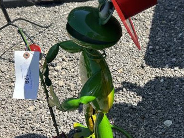 #129-•-metal-art---bobble-fishing-frog-w/-red-hat-image-3