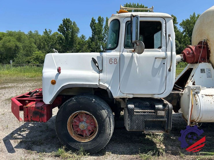 1988-mack-dm690s-image-21