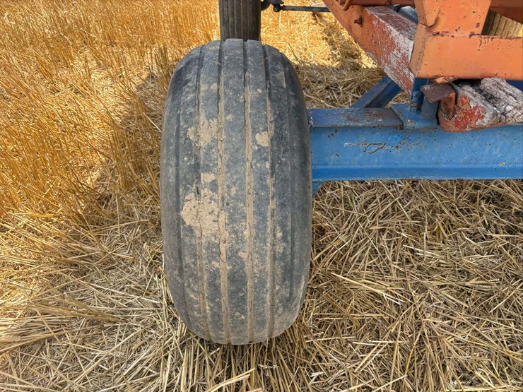 250-bushel-gravity-bed-wagon-image-8