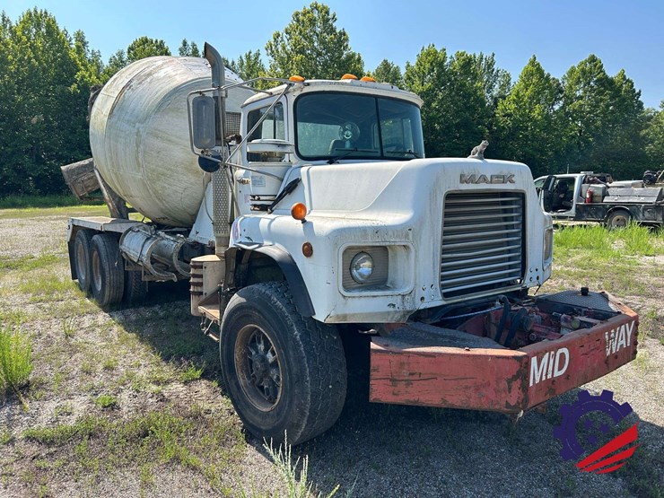 1998-mack-dm690s-image-48