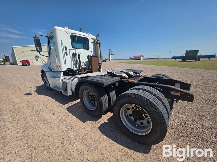 2003-freightliner-columbia-120-image-7