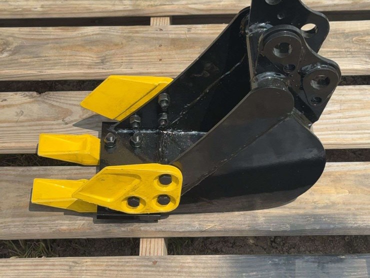 7”-w-mini-excavator-bucket-model-zl-12-image-1