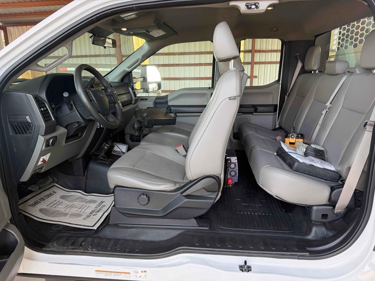 2017-ford-f550-super-duty-service-truck-image-16
