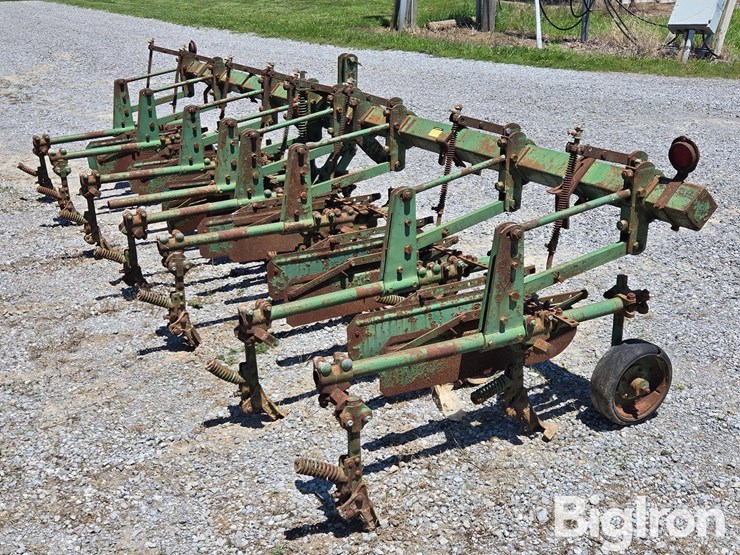 john-deere-6r30"-cultivator-image-5