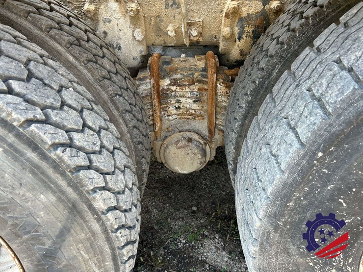 1992-mack-dm600gk-rear-discharge-concrete-mixer-truck-image-11