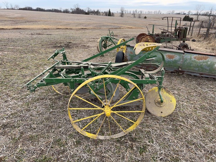 john-deere-two-bottom-plow-image-2