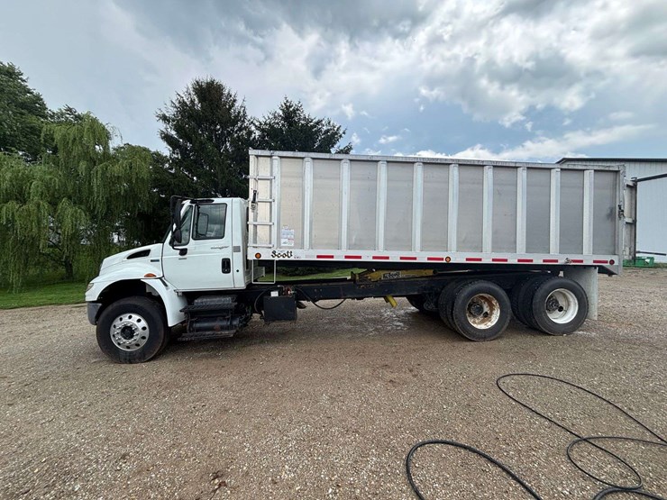 2011-international-durastar-4400-image-7