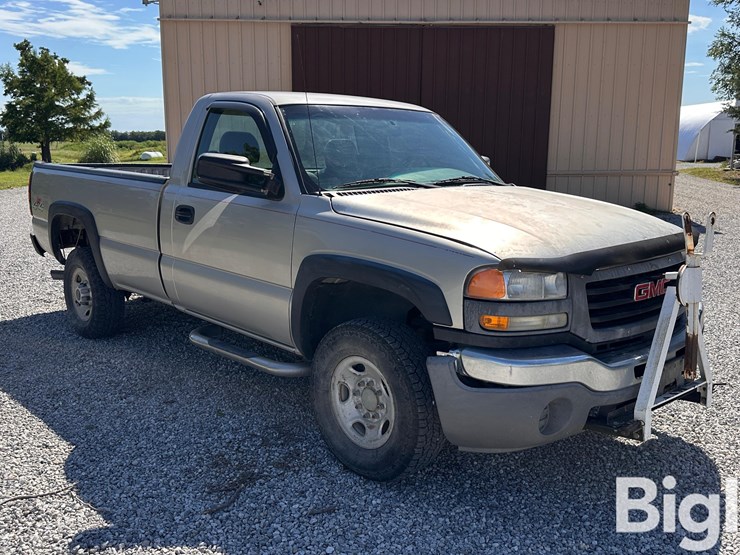 2004-gmc-sierra-2500-image-3