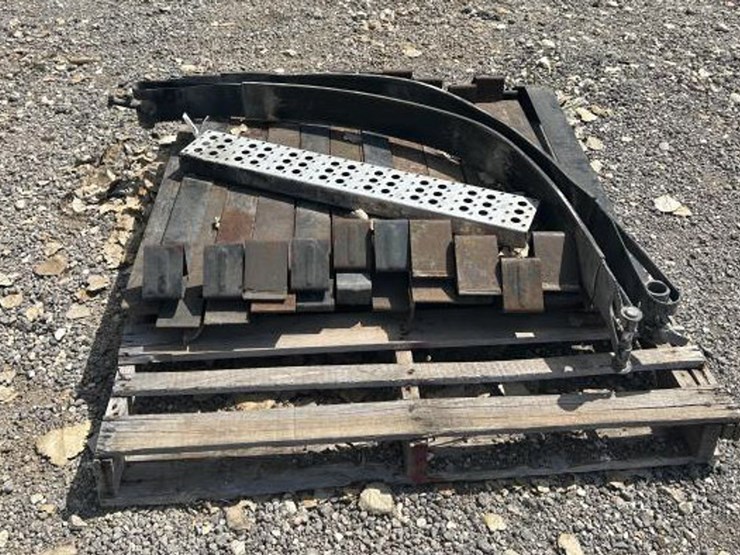 #74-•-diesel-fuel-tank-holders-&-set-of-straps-image-4