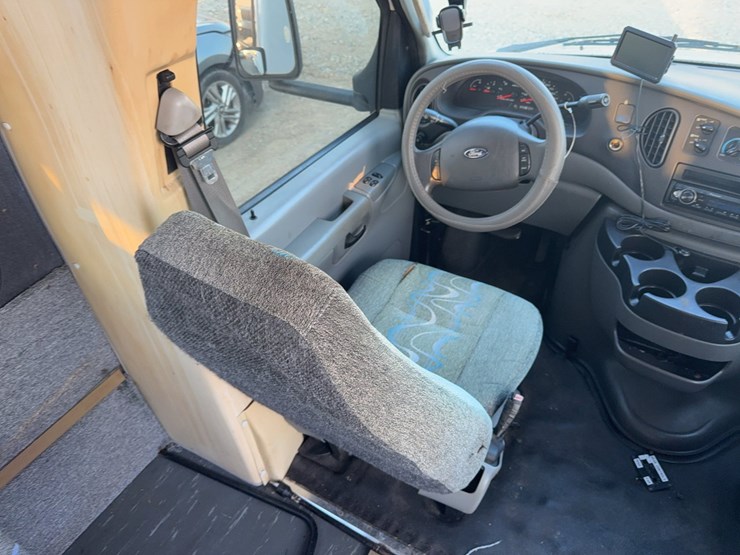 2006-ford-e450-image-51