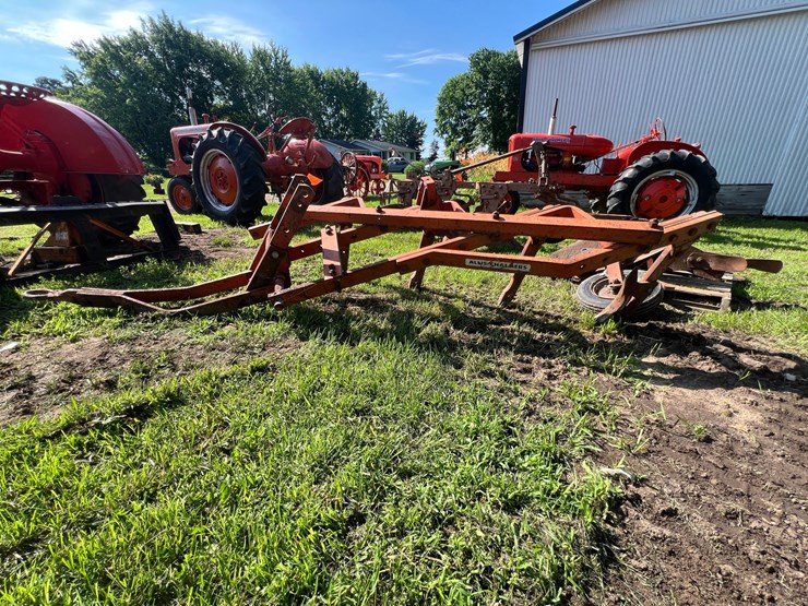 #9910-•-allis-chalmers-snap-coupler-4-bottom-plow-image-2