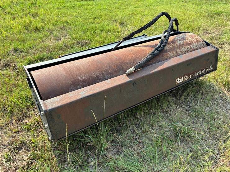 #2683-•-vibratory-drum-roller-image-1