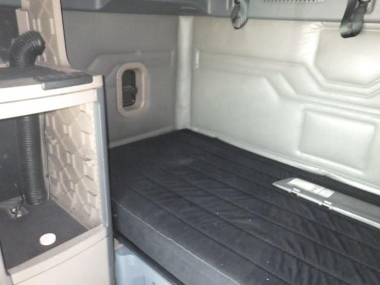2017-freightliner-cascadia-125-evolution-image-22