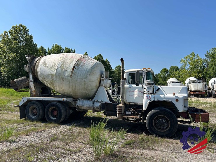1998-mack-dm690s-image-4