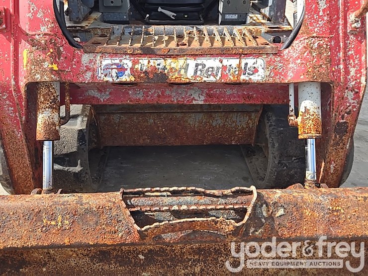 2019-takeuchi-tl8-image-24