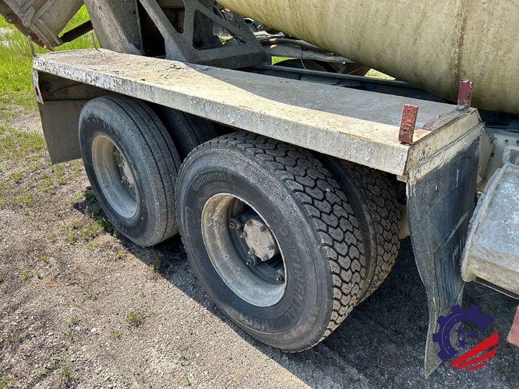 1995-mack-dm690s-image-45