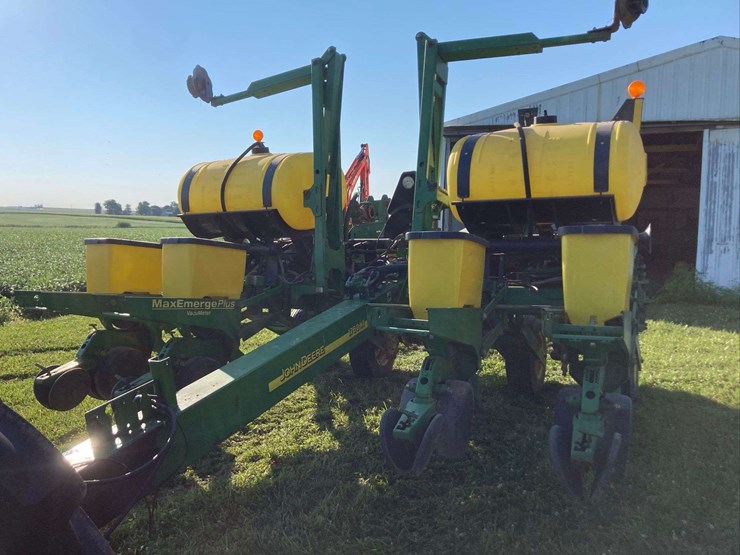 john-deere-1760ni-planter-image-1