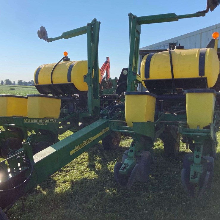 John Deere 1760NI Planter