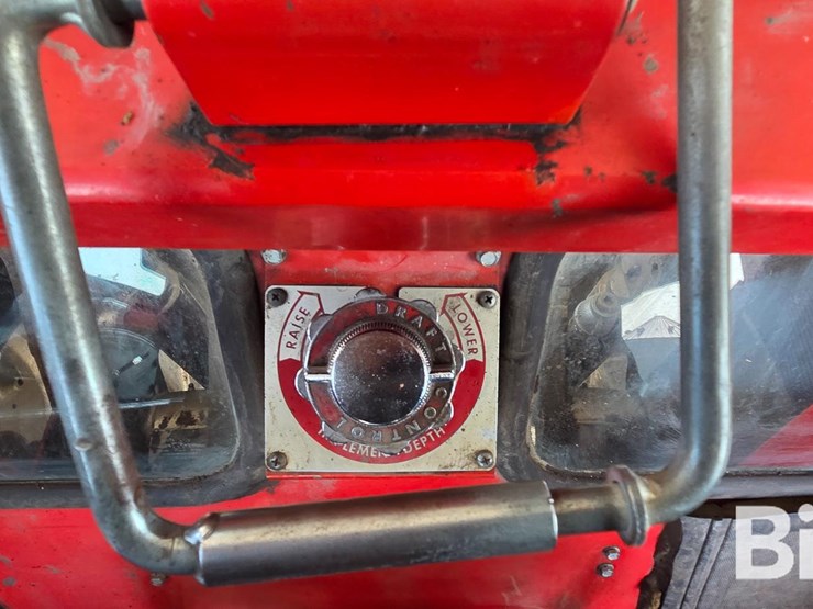1976-massey-ferguson-1135-image-20
