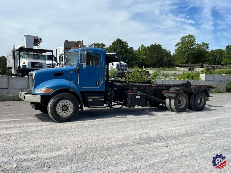 2008-peterbilt-340-image-1