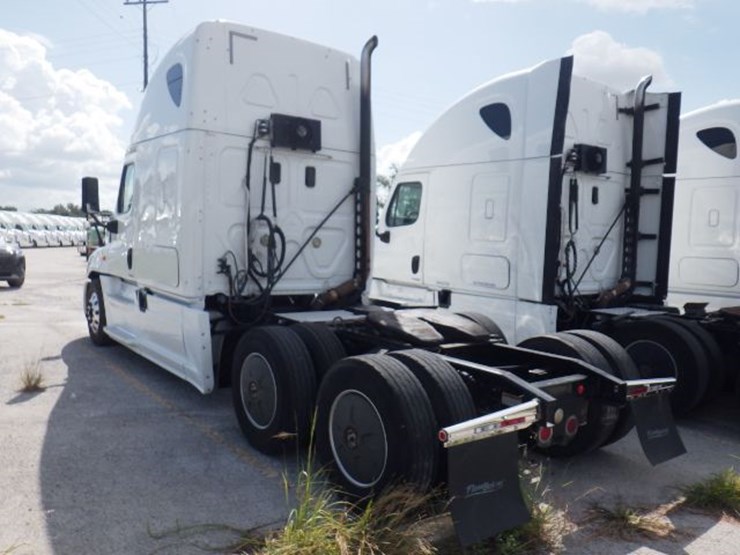 2017-freightliner-cascadia-125-evolution-image-16