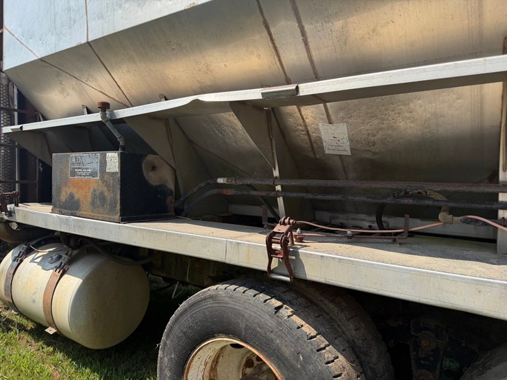 #52611-•-1985-freightliner-single-cab-t/a-fertilizer-truck-2fupysyb5fh254590-inv#52611-image-33