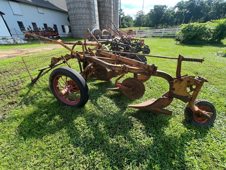 #9915-•-allis-chalmers-3-bottom-plow-image-2