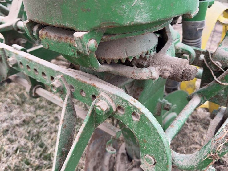 john-deere-two-row-planter-image-19