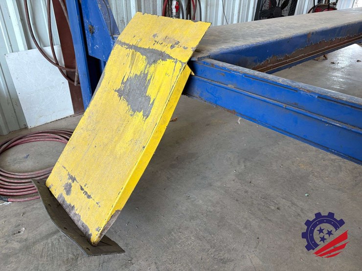 2014-bendpak-hds-14x-14,000-lb.-extended-four-post-vehicle-lift-with-dual-rolling-bridge-jacks-image-7