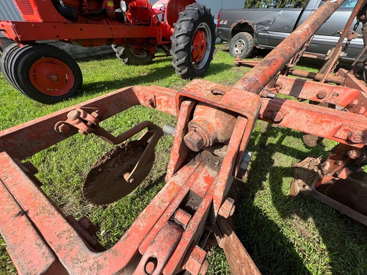 #9911-•-allis-chalmers-snap-coupler-3-bottom-plow-image-7