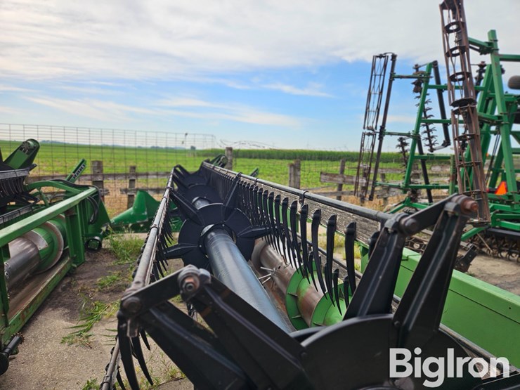 john-deere-220-image-16