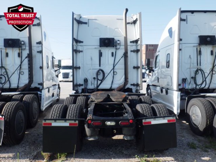 2021-freightliner-cascadia-126-image-12
