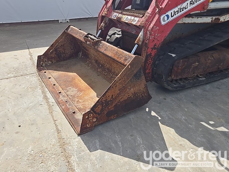 2019-takeuchi-tl8-image-18