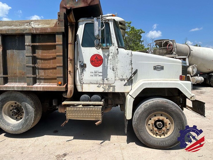 1999-volvo-truck-vnm84-tri-axle-dump-truck-image-28