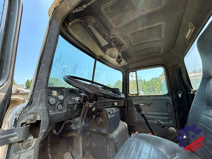 1997-mack-dm690s-image-58