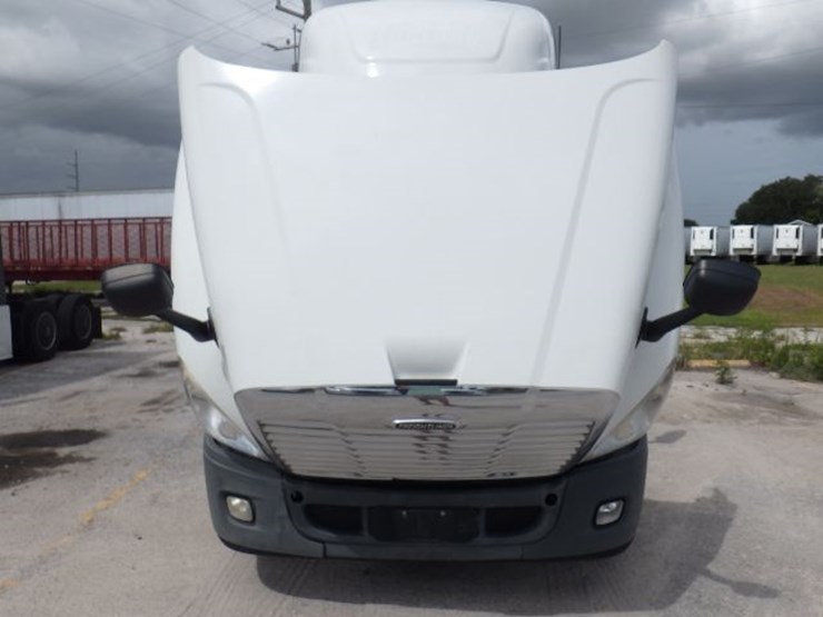 2016-freightliner-cascadia-125-evolution-image-20