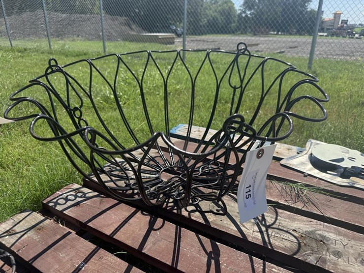 #115-•-metal-art---hanging-flower-pot-image-3